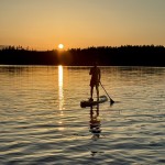 Stand-Up-Paddling am Abend